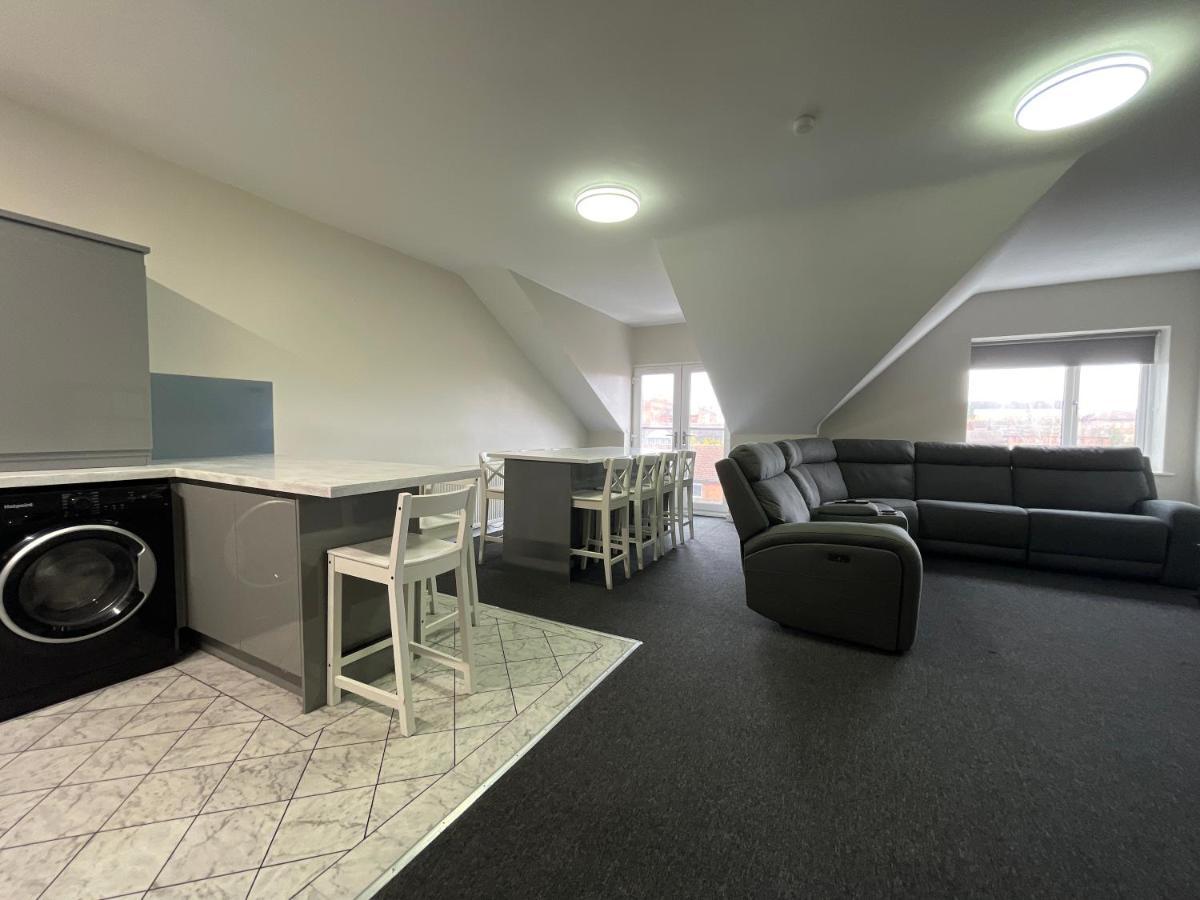 Mays Apartments: Centre Convenience With Free Parking 3*