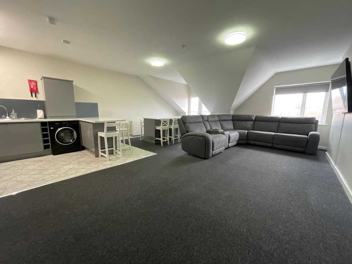 Mays Apartments: Centre Convenience With Free Parking 3*
