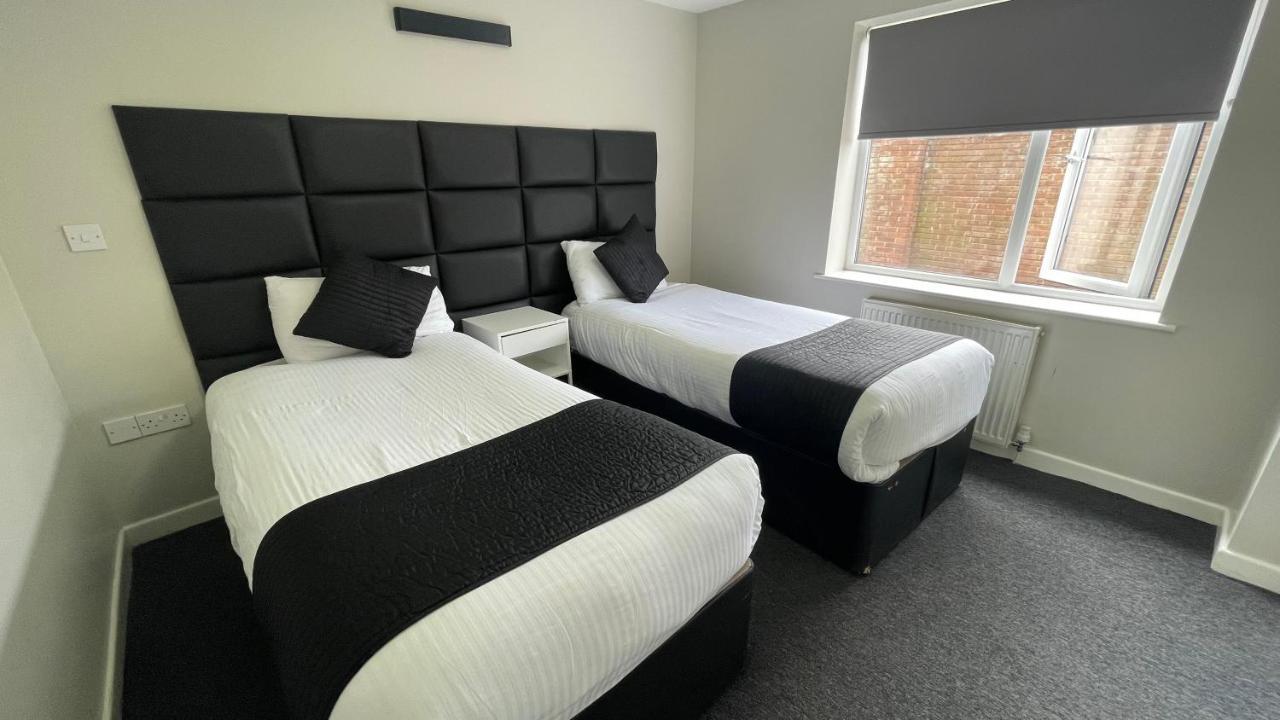 Mays Apartments: Centre Convenience With Free Parking Aparthotel