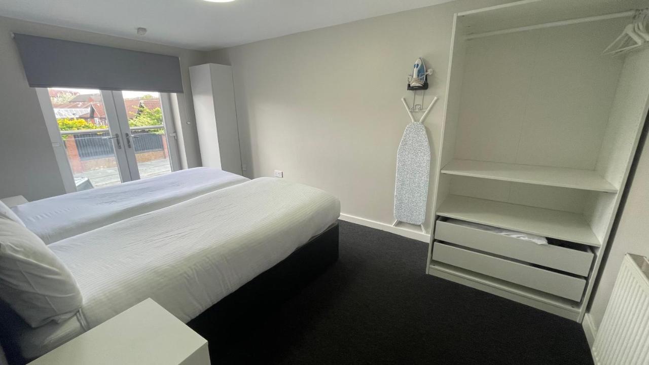 Mays Apartments: Centre Convenience With Free Parking