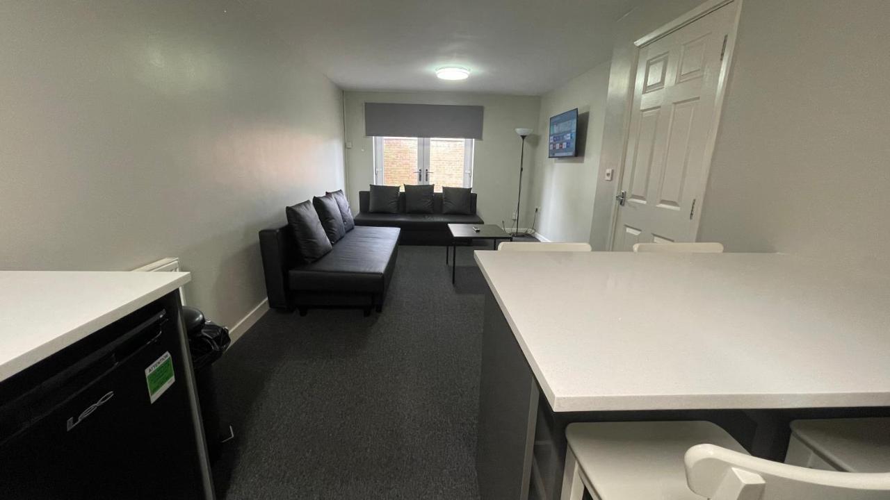 Aparthotel Mays Apartments: Centre Convenience With Free Parking