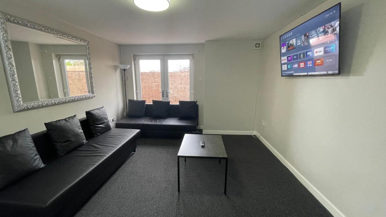 Aparthotel Mays Apartments: Centre Convenience With Free Parking
