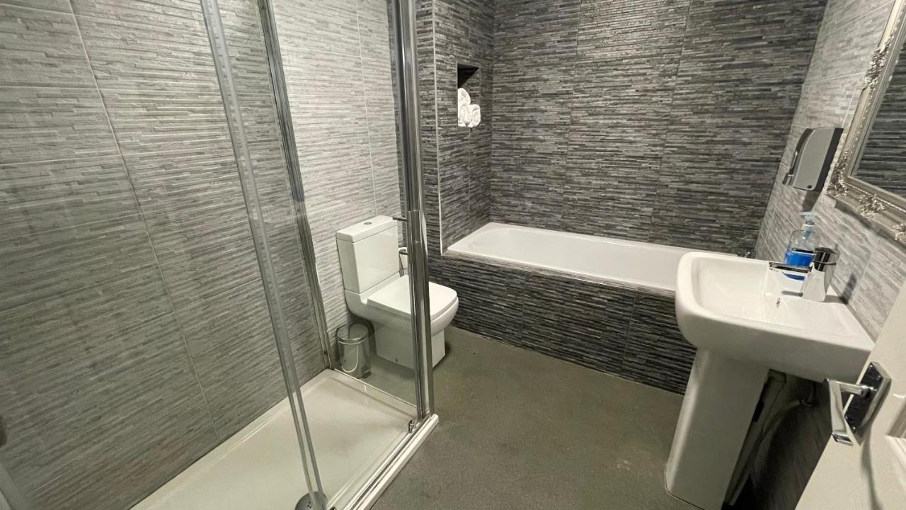 Aparthotel Mays Apartments: Centre Convenience With Free Parking
