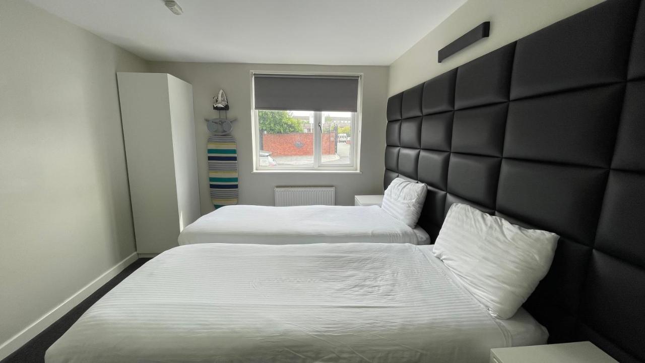 Aparthotel Mays Apartments: Centre Convenience With Free Parking