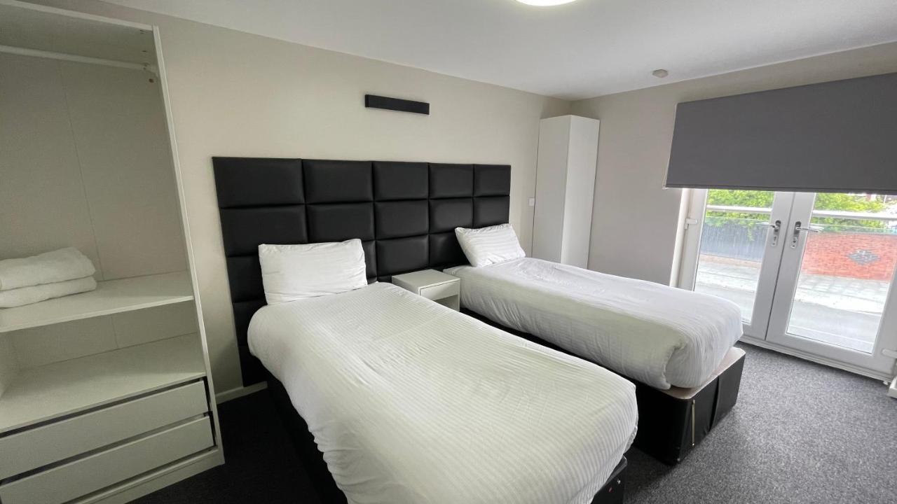 Aparthotel Mays Apartments: Centre Convenience With Free Parking