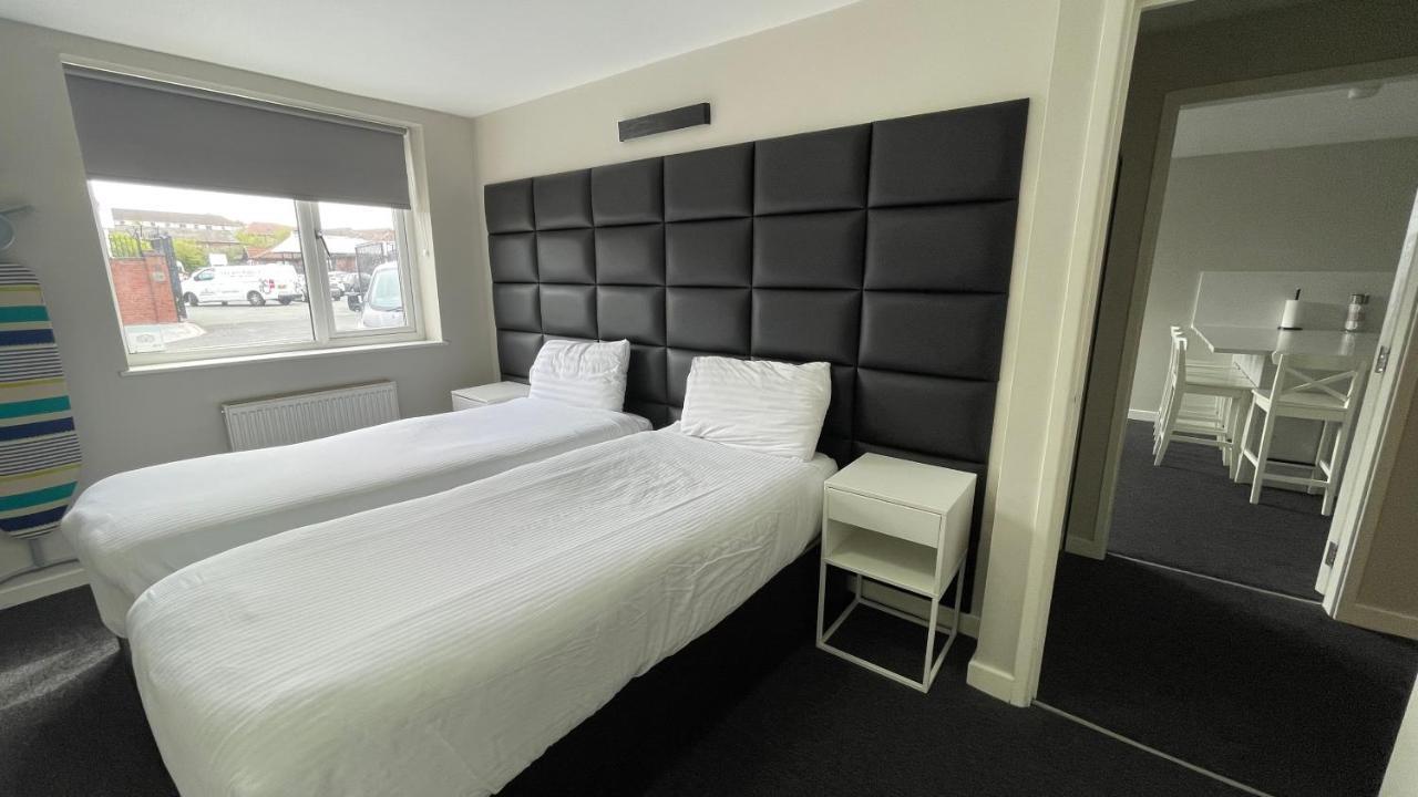 Mays Apartments: Centre Convenience With Free Parking Aparthotel