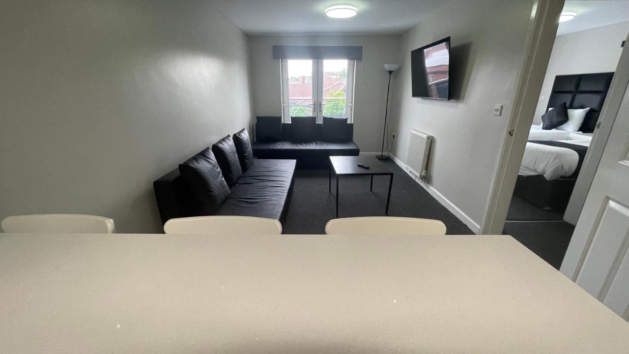 Mays Apartments: Centre Convenience With Free Parking 3*