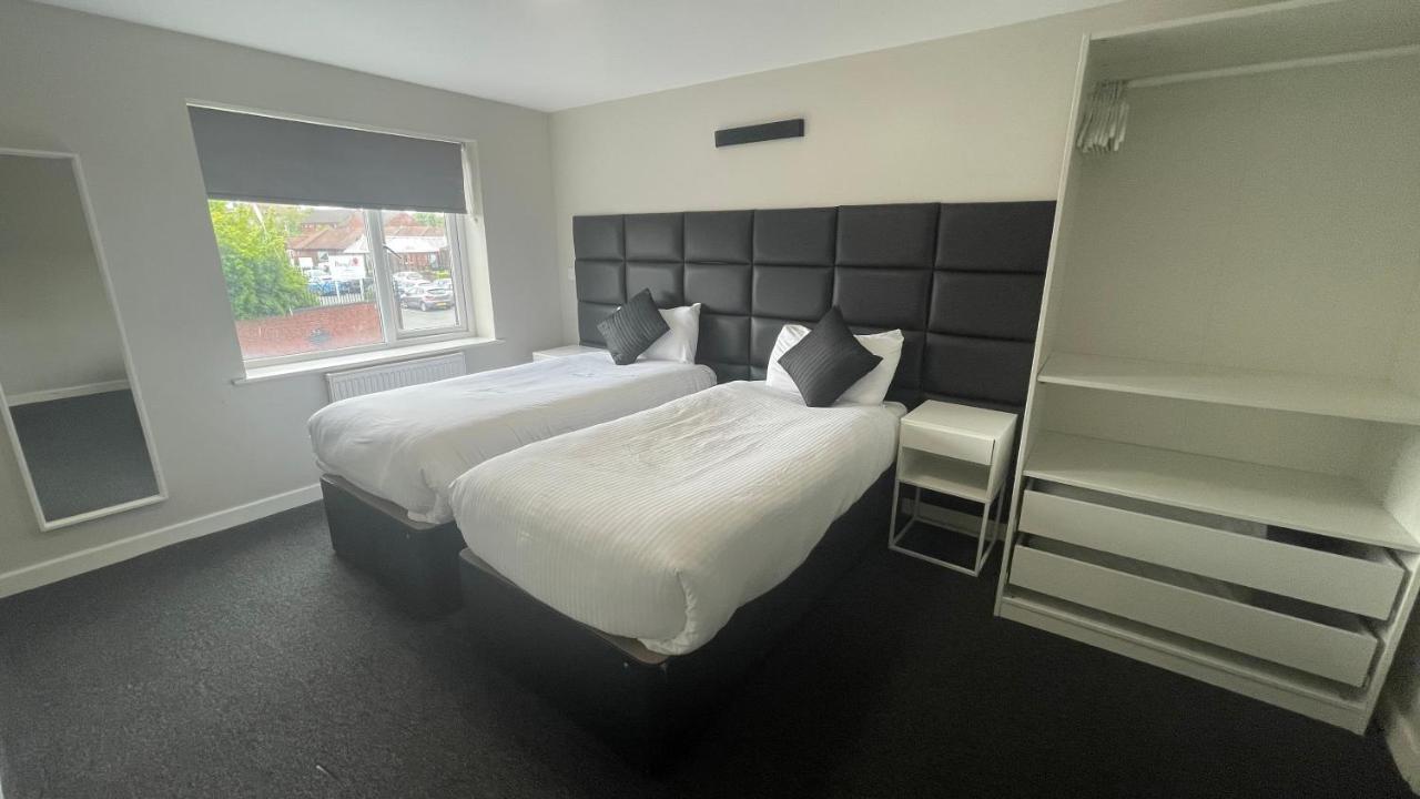 Mays Apartments: Centre Convenience With Free Parking Aparthotel