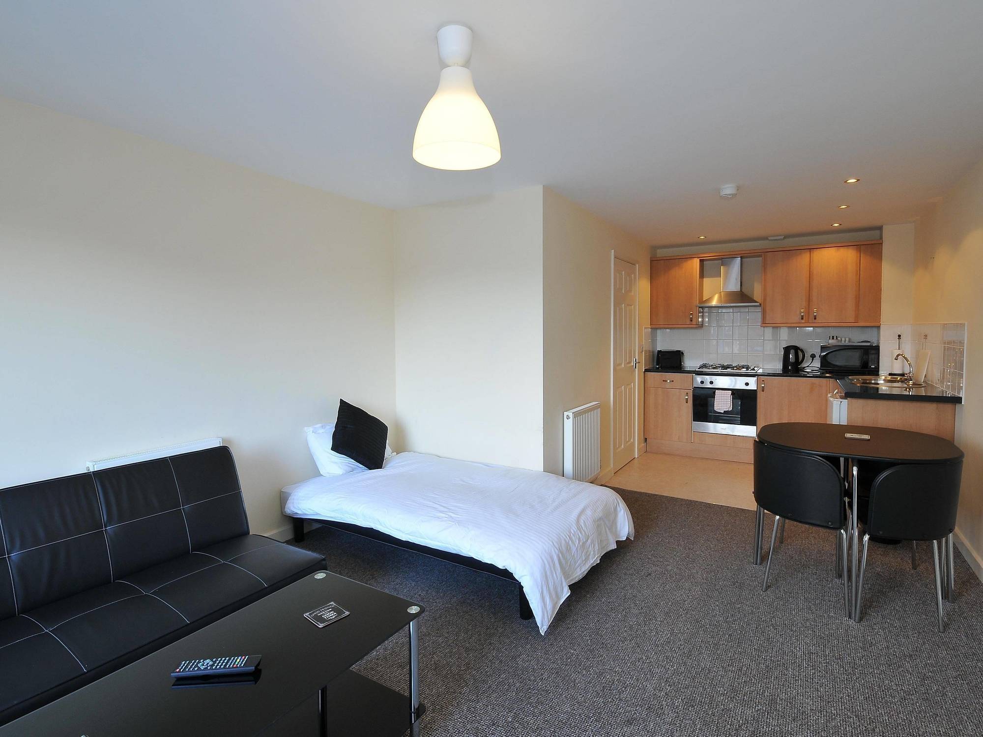 Mays Apartments: Centre Convenience With Free Parking Aparthotel